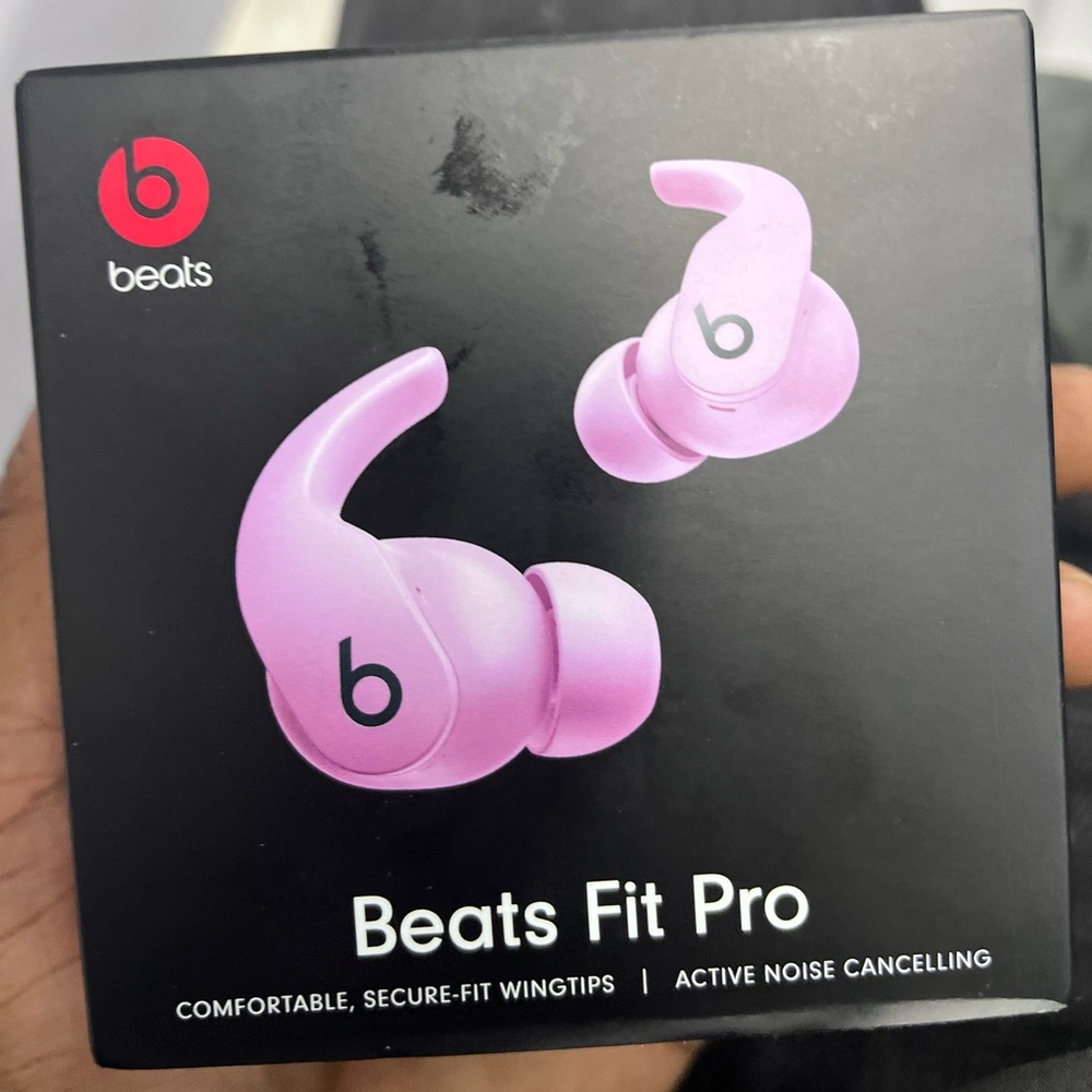 Brand new headphones only open to test it